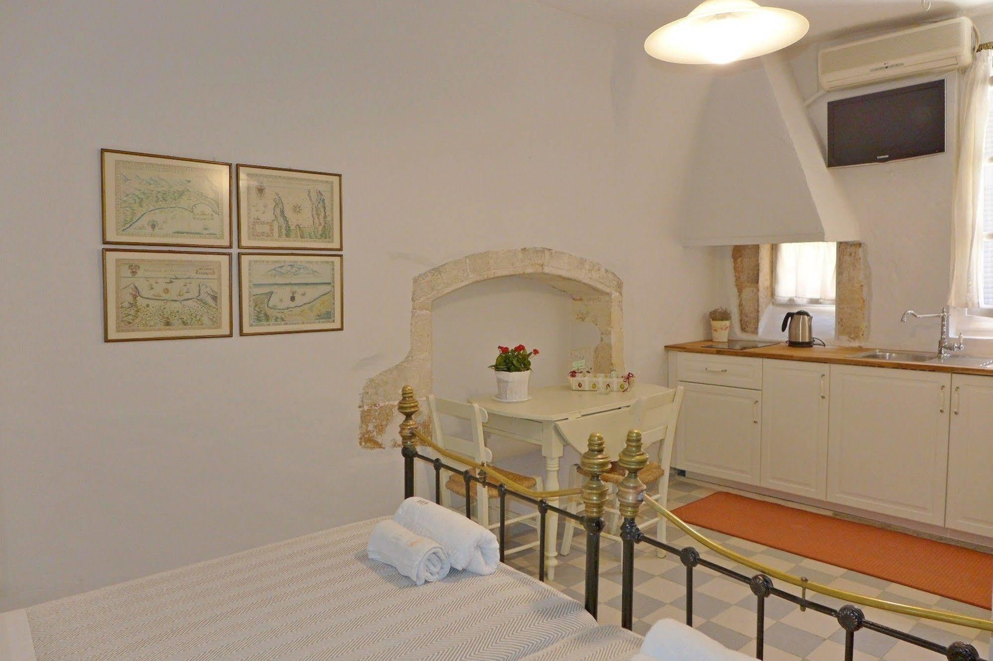 Pension Eva Chania  ภายนอก รูปภาพ